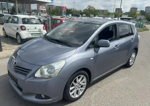 toyota verso Toyota Verso cena 23900 przebieg: 192000, rok produkcji 2010 z Dukla